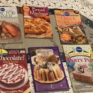 Vtg 6 Assorted Paperback Cookbooks, Pillsbury, Bundt, Land O Lakes & others